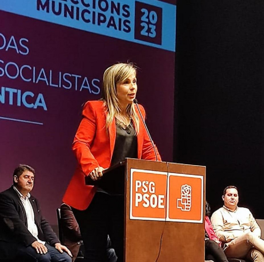 El PSOE proyecta mejoras en el campo de fútbol y en los pabellones de Vimianzo y Baíñas