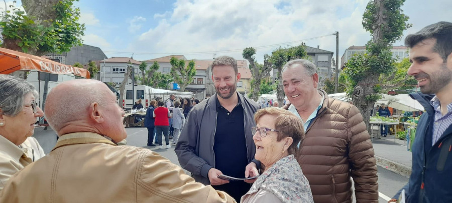 La feria de Paiosaco se convierte en epicentro de la campaña electoral larachesa