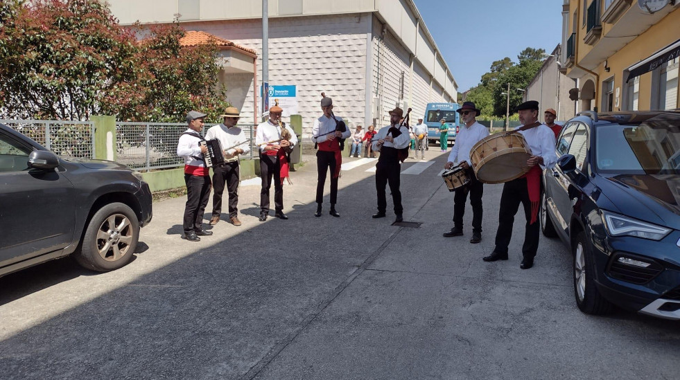 Acuarelas, literatura y música para despedir mayo en Cee