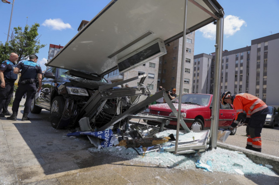 Tres personas atropelladas en Vigo por un coche que se fue contra una marquesina