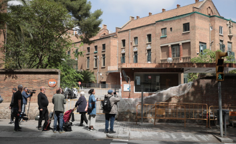 Un muerto y una herida tras chocar un camión contra un muro del Hospital de Sant Pau