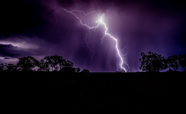 Sigue la inestabilidad atmosférica en Galicia con tormentas eléctricas para la jornada electoral