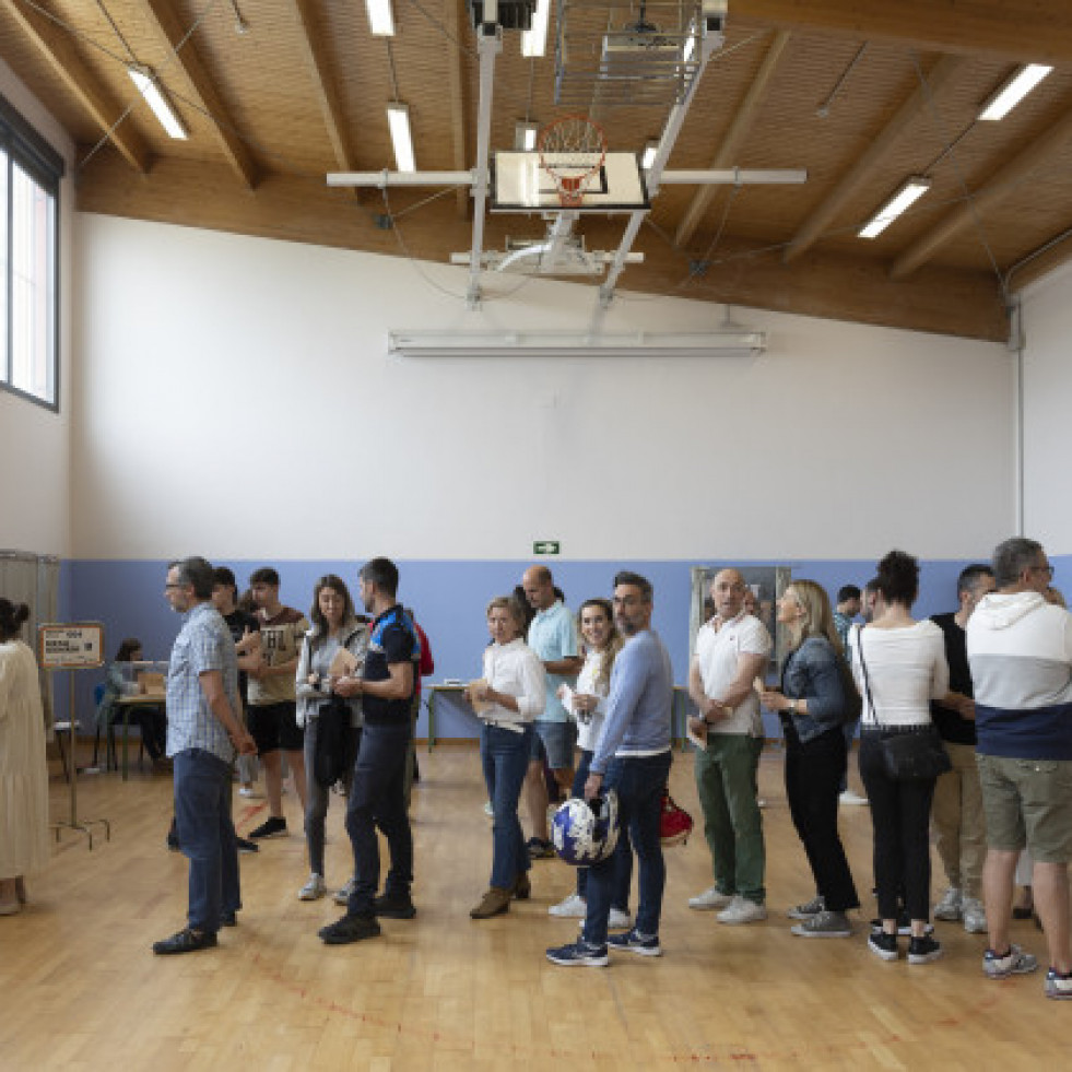Mas del 51% los electores ha votado ya a las 18:00 horas en las elecciones municipales