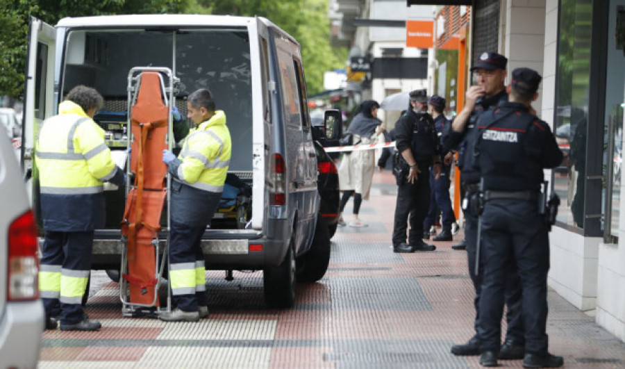 Buscan a la expareja de la mujer embarazada hallada muerta en Vitoria junto a su niña