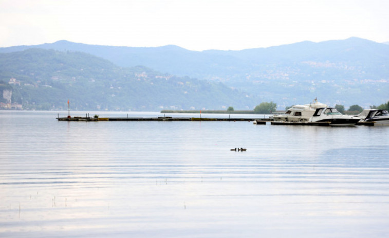 Cuatro muertos por el vuelco de un barco turístico en el lago Maggiore en el norte de Italia
