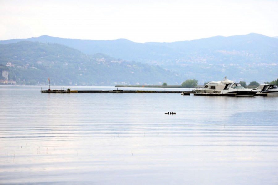 Cuatro muertos por el vuelco de un barco turístico en el lago Maggiore en el norte de Italia