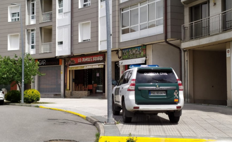 Los jóvenes atrincherados en un piso de Boiro se entregan