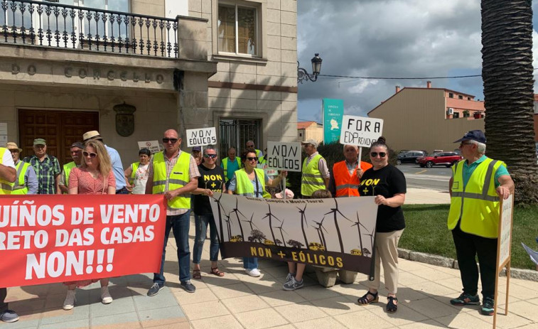 Vecinos de Cereo vuelven a manifestarse contra los eólicos