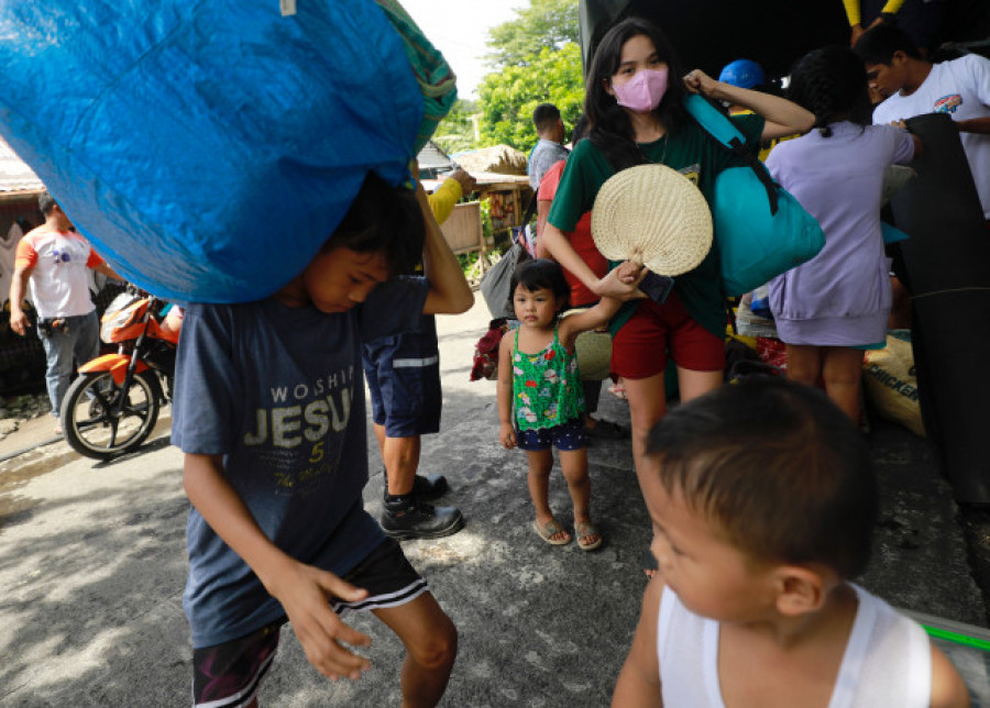 Unas 14.000 personas evacuadas por la actividad del volcán Mayón en Filipinas