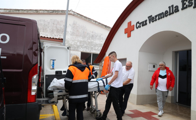 Un muerto al caer un coche en el puerto de Laxe