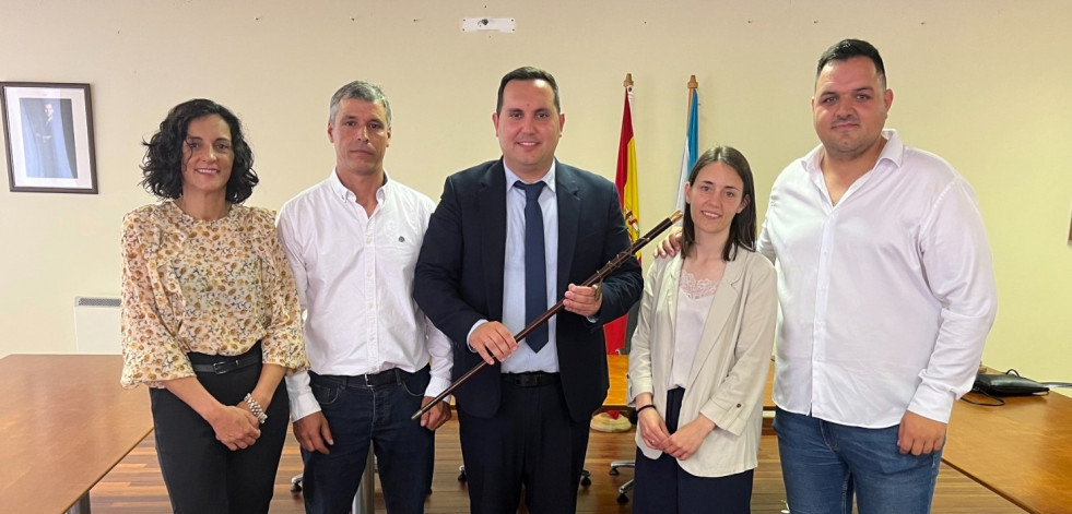 Toba reparte en cinco concejalías las competencias de gobierno en Muxía