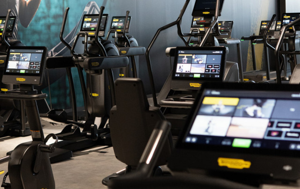 Entrenar con máquinas de calidad premium en Fitness Park Marineda
