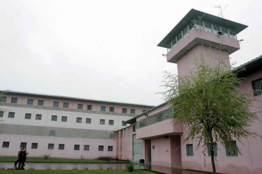 Juzgan a una joven que intentó introducir droga en Teixeiro durante una visita penitenciaria a su padre