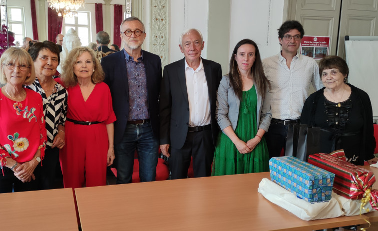 Una veintena de carballeses visitan a sus “hermanos” franceses de L’Isle Jourdain