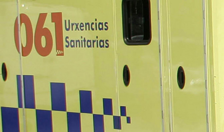 Heridas dos personas después de salirse de la vía el vehículo en el que viajaban en Mazaricos
