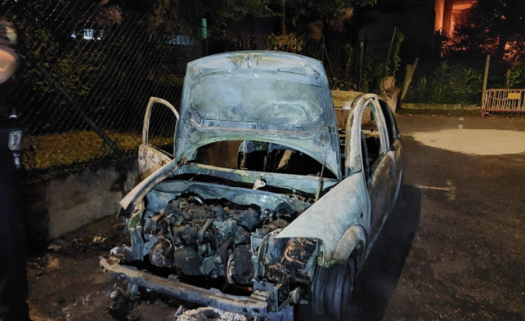 Detenido un vecino de Vigo por quemar un coche estacionado en un aparcamiento