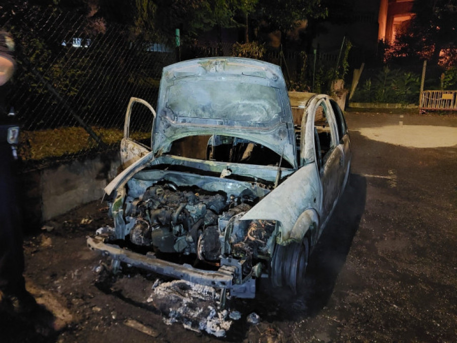 Detenido un vecino de Vigo por quemar un coche estacionado en un aparcamiento