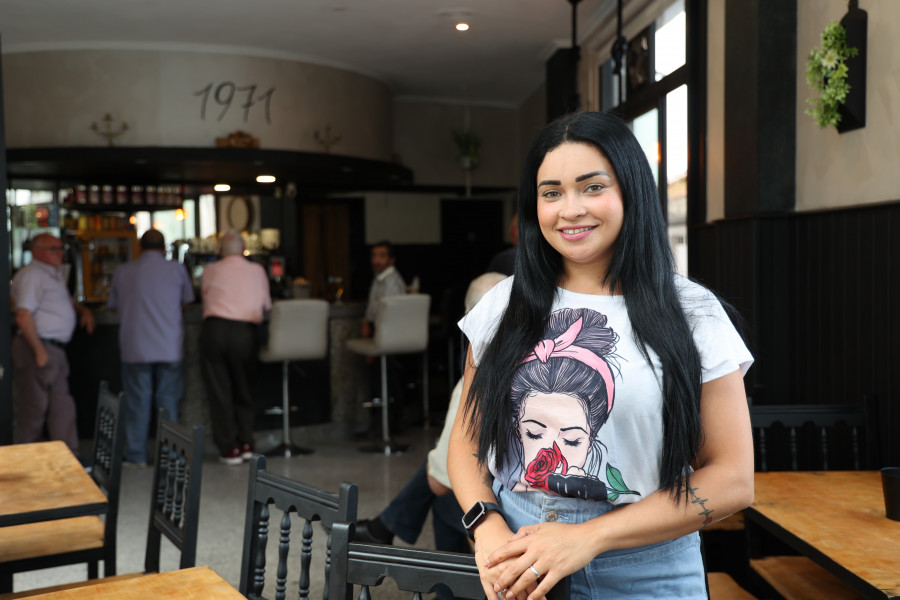 Reapertura del café-bar “Esquina” de Carballo