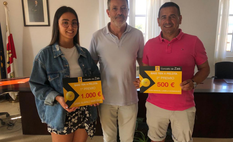 Entregados los 1.500 euros de la campaña Baio ten a pelota