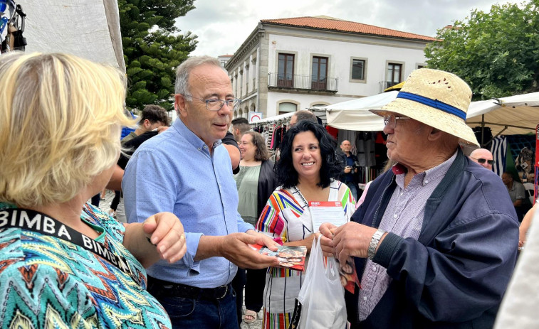 Bugallo, de campaña en el ferial ceense