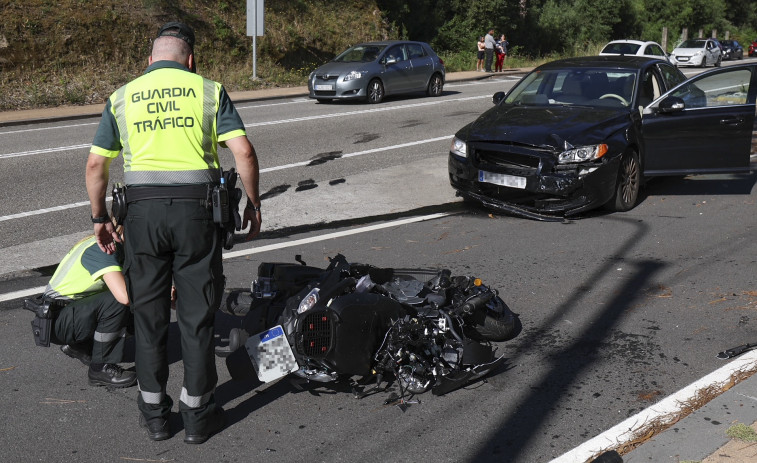 Muere una mujer en Vigo al impactar con su moto contra un turismo