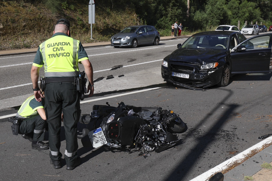 Muere una mujer en Vigo al impactar con su moto contra un turismo