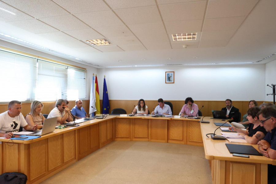 El gobierno de Ponteceso saca adelante sus salarios y dedicaciones
