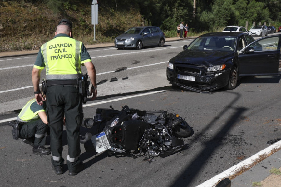 Un hombre falleció y una mujer resultó herida grave al colisionar dos motos en A Guarda