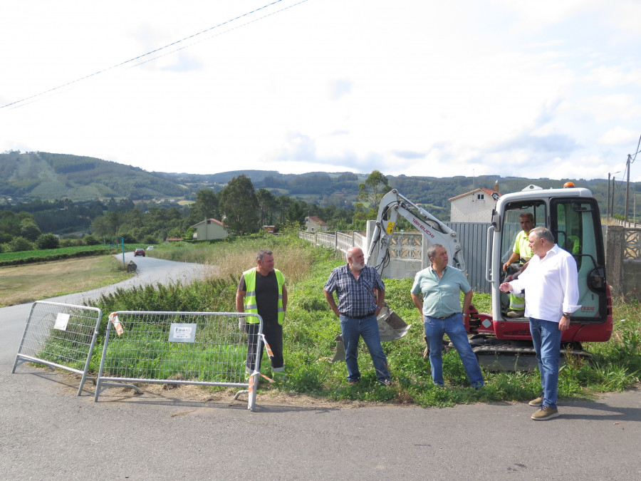 A Laracha acomete obras de ampliación de la banda ancha entre O Peón y Os Muíños