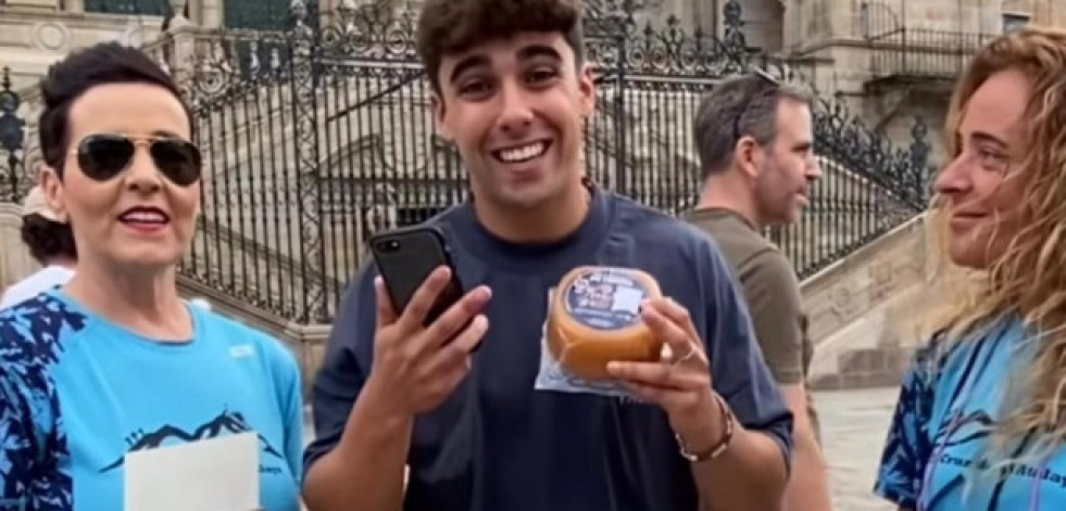 Palo Santo, el queso del Camino de Santiago que regala sus productos mientras promociona la cultura gallega