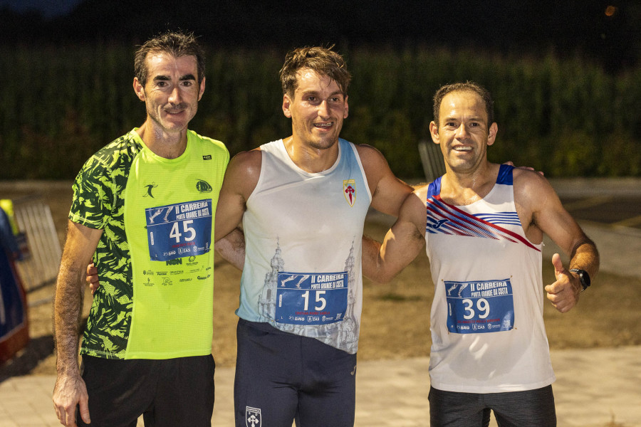 Cristian Muíño y Mencía Reborido se imponen en la carrera nocturna de Baio