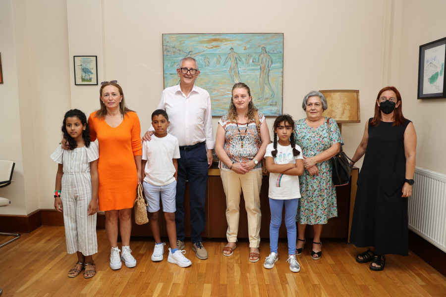 Recepción en Carballo a los niños del Sáhara en acogida este verano