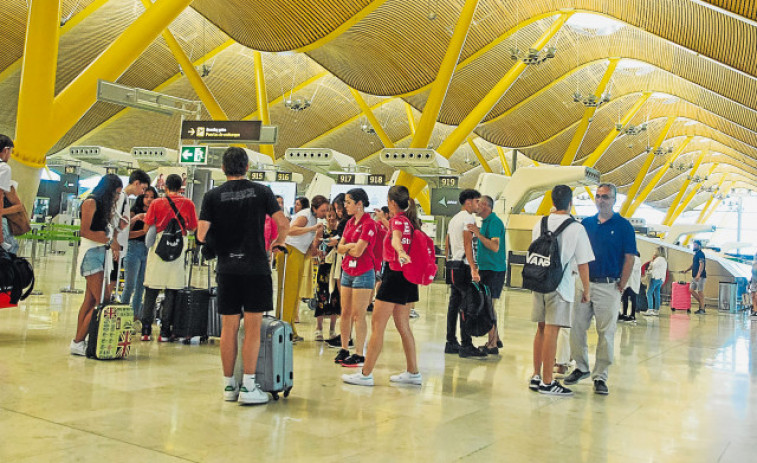 Un pedófilo detenido tras perder una maleta en Barajas con un pendrive con pornografía