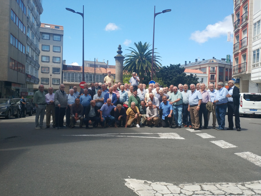 Nuevo encuentro de los Amigos de los 50 de Carballo