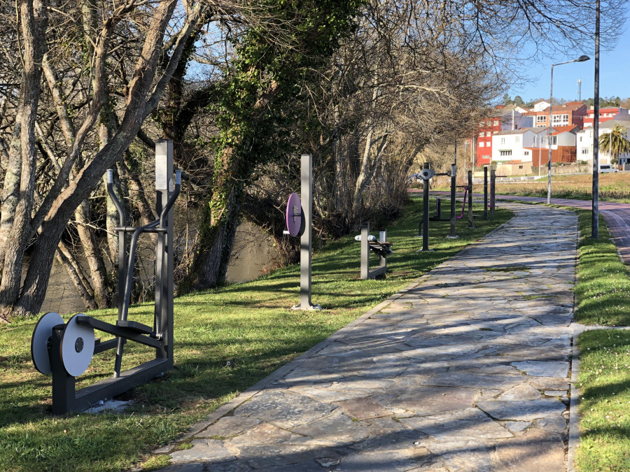 A Laracha suspende el riego en jardines y cierra las duchas de la playa de Caión por la sequía