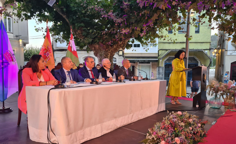 Cee rinde homenaje a los alcaldes que contribuyeron a su avance