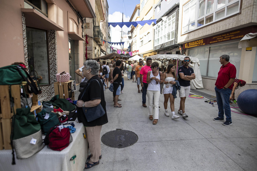 Mucho ambiente en el Mercado Mariñeiro de Malpica