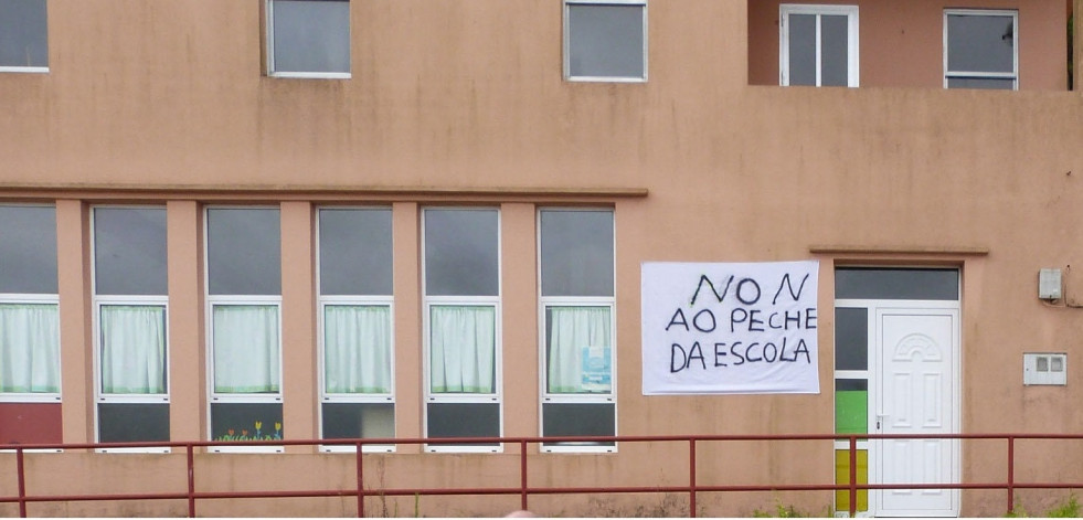 O BNG lamenta o peche da escola de Carnés