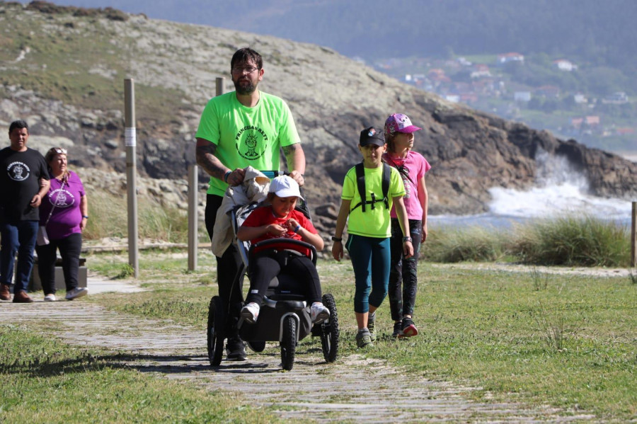 Los padres de la niña de Ponteceso con Síndrome de Rett alertan de una estafa en su nombre