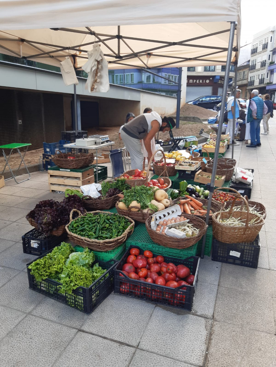 El mercado de huerta manda en la feria de Carballo