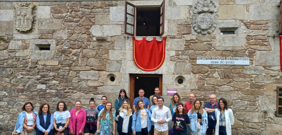El nuevo campo de voluntariado de la Xunta en Santa Comba colabora en el cuidado de la ruta de la Braña da Serra