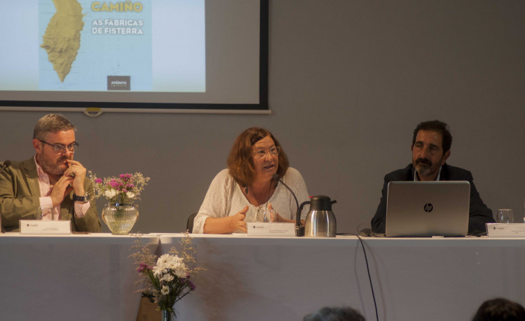 Fisterra acoge la presentación del libro de Santiago Llovo sobre las fábricas de salazón de la zona