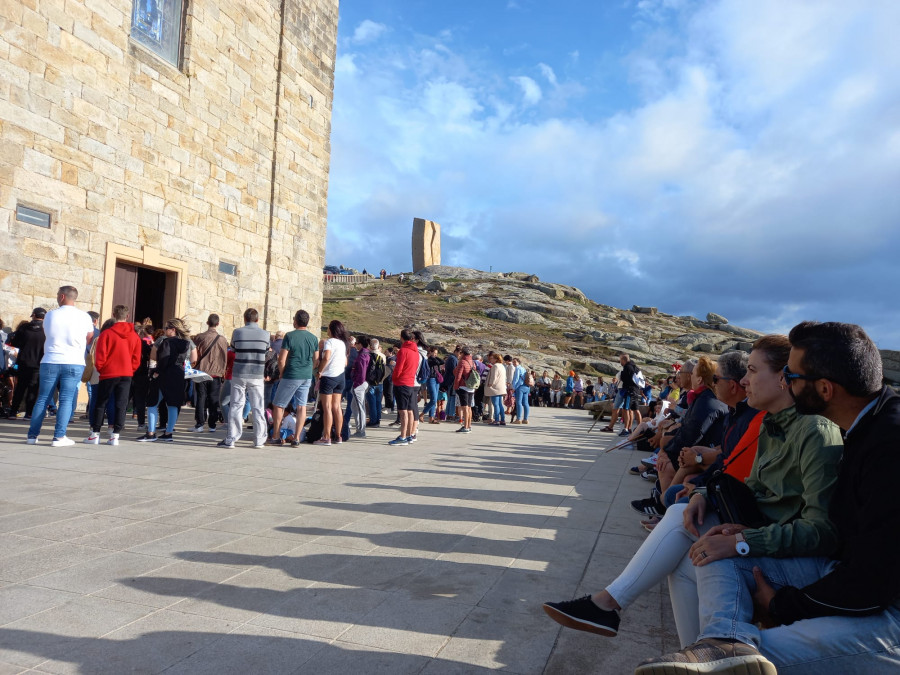 Concurrida novena de A Barca en el santuario de Muxía