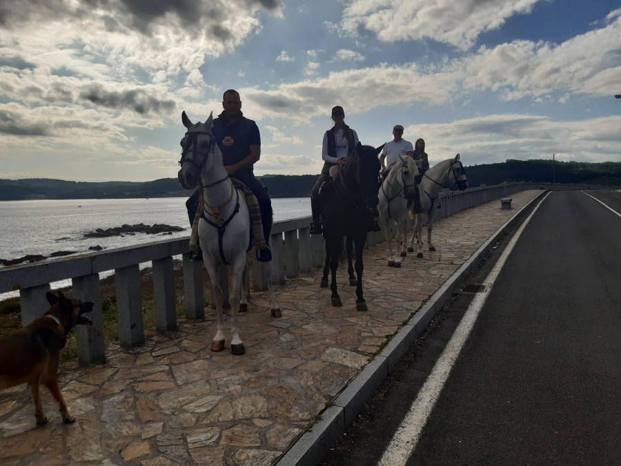 Continúan las peregrinaciones masivas a Muxía