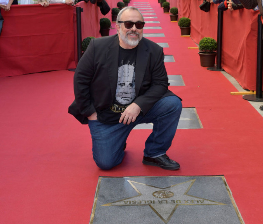 Alex de la Iglesia rueda en Sevilla una miniserie para Netflix ambientada en la Expo'92