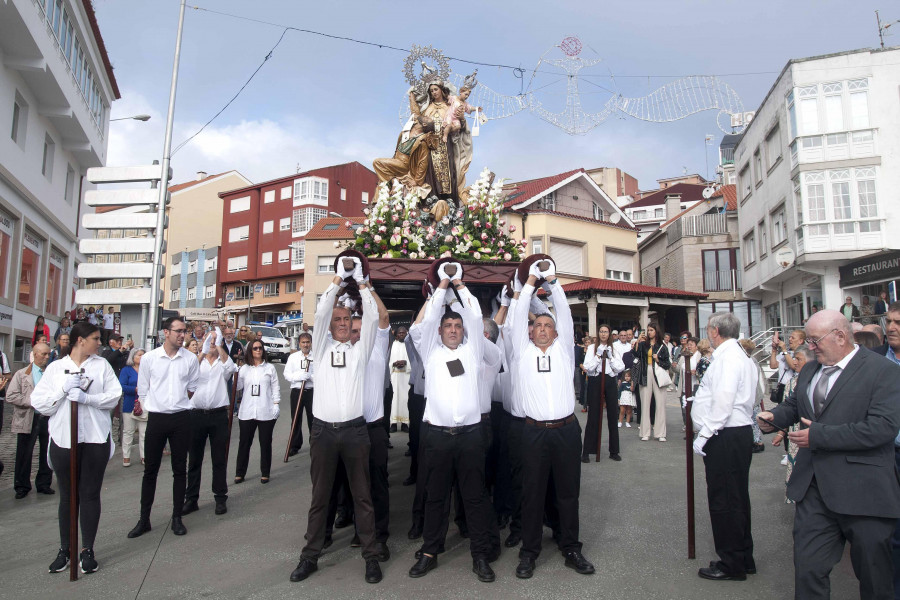 Fisterra honra a la patrona de los marineros