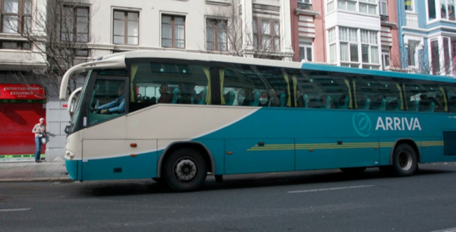 La Xunta pide a las empresas de autobuses reforzar los servicios ante el aumento de la demanda por el inicio del curso