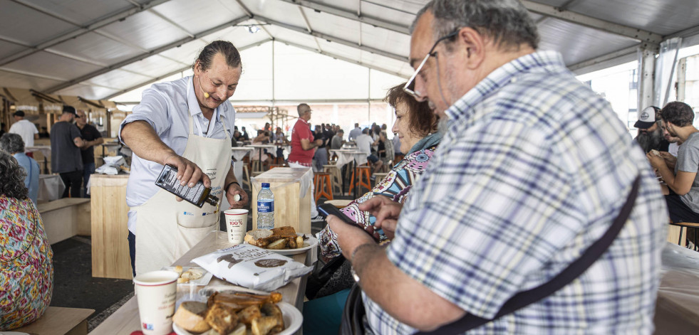La gastronomía y el mercado de artesanía alimentaria triunfan en la Festa da Pataca