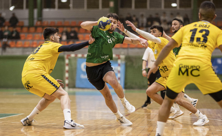 El Xiria de balonmano empieza la liga ganando en Gran Canaria (30-31)