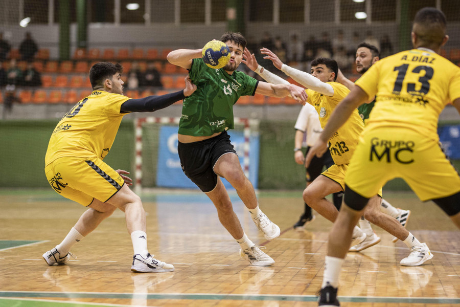 El Xiria de balonmano empieza la liga ganando en Gran Canaria (30-31)
